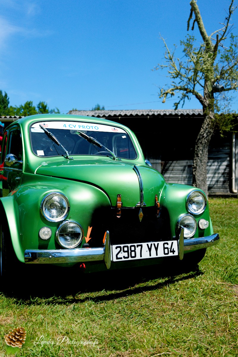🚗  Les 10 ans du Club Loun Rétro : Patrimoine Roulant au Bord du Lac de Léon